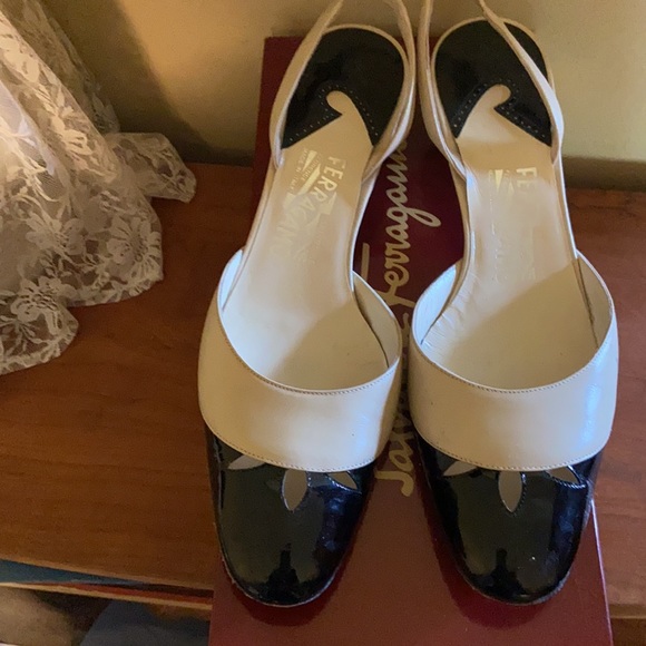 Salvatore Ferragamo used shoes - Picture 2 of 8